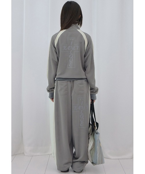 FANCY CLUB(ファンシークラブ)の「A'GEM/9 × .kom 『FANCY CLUB/ファンシークラブ』 FROSS GLOSSY TRACK PANTS/フロスグロッシートラックパンツ(その他パンツ・レディース・アイボリー/カーキ/ライトブルー・FREE)」の9枚目の写真