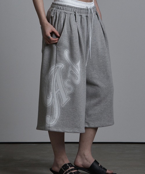 Ada.(エイダ)の「◇ASYOUARE◇サギング フレア バミューダ パンツ SAGGING FLARE BERMUDA PANTS(その他パンツ・レディース・グレー/ブラック・FREE)」の1枚目の写真