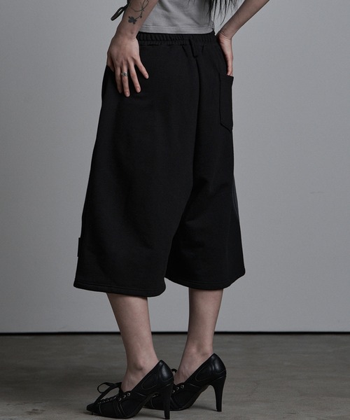Ada.(エイダ)の「◇ASYOUARE◇サギング フレア バミューダ パンツ SAGGING FLARE BERMUDA PANTS(その他パンツ・レディース・グレー/ブラック・FREE)」の7枚目の写真