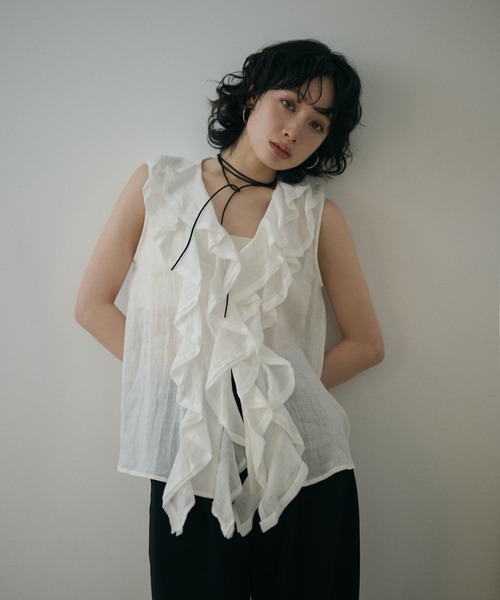 LAULEN（ローレン）の「v neck ruffle frill sleeveless blouse /Vネックラッフルフリルノースリーブブラウス（シャツ/ブラウス・レディース・アイボリー/ブラック・FREE）」の9枚目の写真
