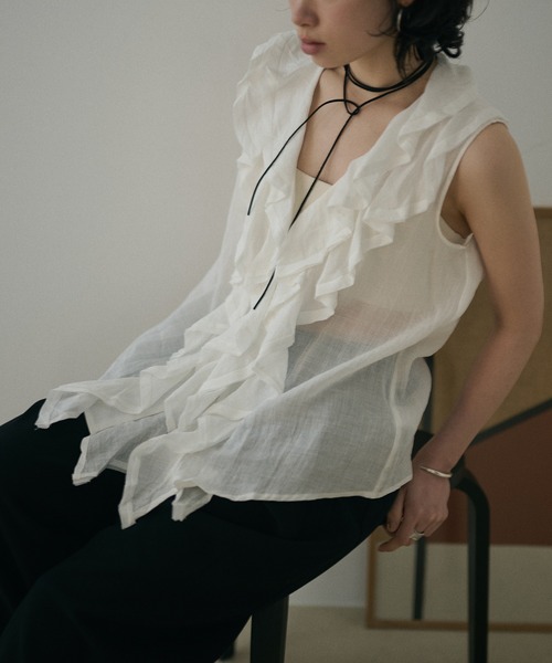LAULEN（ローレン）の「v neck ruffle frill sleeveless blouse /Vネックラッフルフリルノースリーブブラウス（シャツ/ブラウス・レディース・アイボリー/ブラック・FREE）」の10枚目の写真
