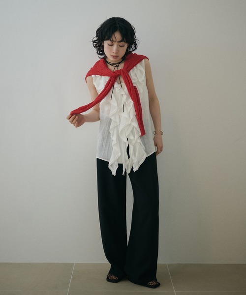 LAULEN（ローレン）の「v neck ruffle frill sleeveless blouse /Vネックラッフルフリルノースリーブブラウス（シャツ/ブラウス・レディース・アイボリー/ブラック・FREE）」の19枚目の写真