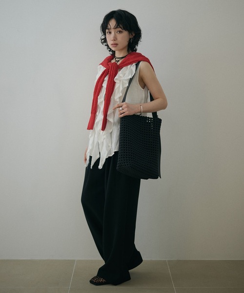 LAULEN（ローレン）の「v neck ruffle frill sleeveless blouse /Vネックラッフルフリルノースリーブブラウス（シャツ/ブラウス・レディース・アイボリー/ブラック・FREE）」の21枚目の写真