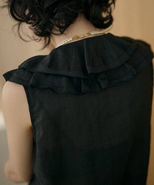 LAULEN（ローレン）の「v neck ruffle frill sleeveless blouse /Vネックラッフルフリルノースリーブブラウス（シャツ/ブラウス・レディース・アイボリー/ブラック・FREE）」の4枚目の写真