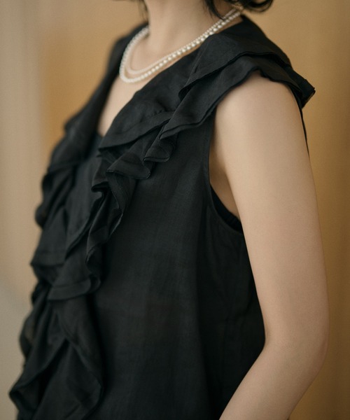 LAULEN（ローレン）の「v neck ruffle frill sleeveless blouse /Vネックラッフルフリルノースリーブブラウス（シャツ/ブラウス・レディース・アイボリー/ブラック・FREE）」の5枚目の写真