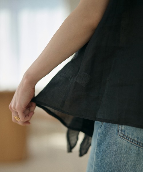 LAULEN（ローレン）の「v neck ruffle frill sleeveless blouse /Vネックラッフルフリルノースリーブブラウス（シャツ/ブラウス・レディース・アイボリー/ブラック・FREE）」の8枚目の写真