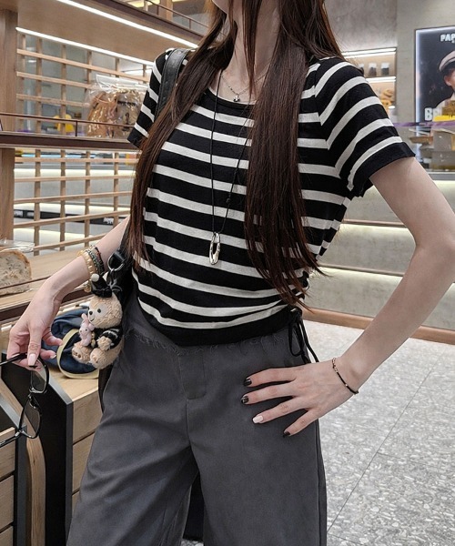 SallyLunn(サリーラン)の「サイドドロスト コンパクト ボーダーTシャツ(Tシャツ/カットソー・レディース・イエロー/ホワイト/ブラック・FREE)」の1枚目の写真