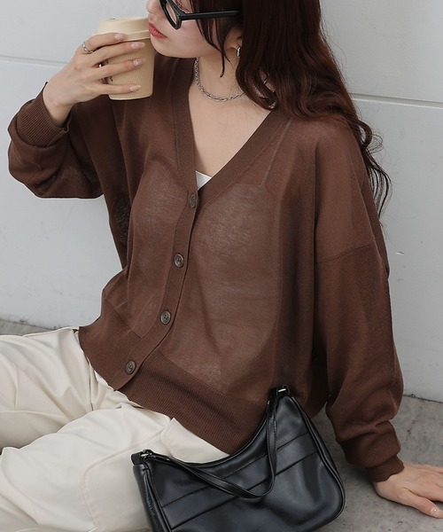 COLONY 2139（コロニートゥーワンスリーナイン）の「シアーVネックカーディガン（カーディガン/ボレロ・レディース・ピンク/ブラウン/ライトグレー/ブラック/アイボリー/ミント・FREE）」の11枚目の写真