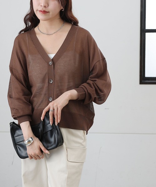 COLONY 2139（コロニートゥーワンスリーナイン）の「シアーVネックカーディガン（カーディガン/ボレロ・レディース・ピンク/ブラウン/ライトグレー/ブラック/アイボリー/ミント・FREE）」の12枚目の写真