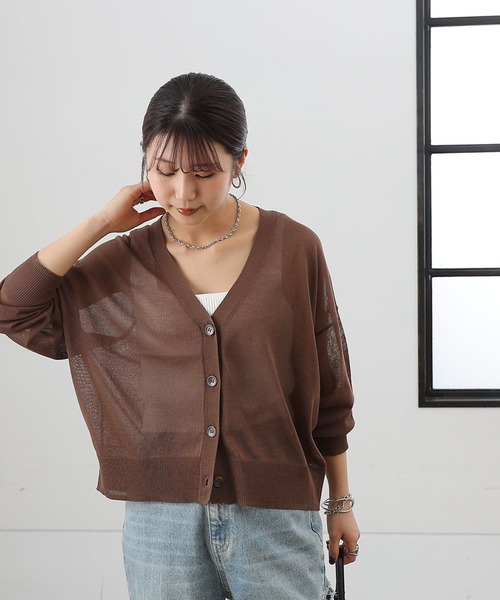 COLONY 2139（コロニートゥーワンスリーナイン）の「シアーVネックカーディガン（カーディガン/ボレロ・レディース・ピンク/ブラウン/ライトグレー/ブラック/アイボリー/ミント・FREE）」の20枚目の写真