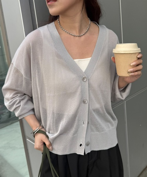 COLONY 2139（コロニートゥーワンスリーナイン）の「シアーVネックカーディガン（カーディガン/ボレロ・レディース・ピンク/ブラウン/ライトグレー/ブラック/アイボリー/ミント・FREE）」の8枚目の写真