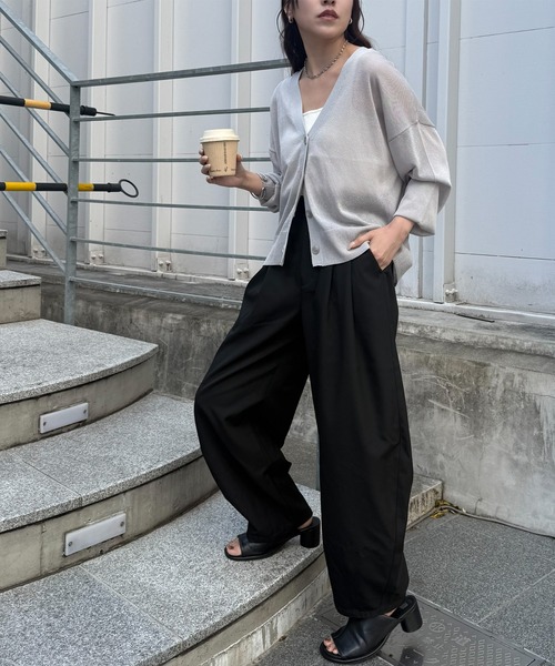 COLONY 2139（コロニートゥーワンスリーナイン）の「シアーVネックカーディガン（カーディガン/ボレロ・レディース・ピンク/ブラウン/ライトグレー/ブラック/アイボリー/ミント・FREE）」の10枚目の写真