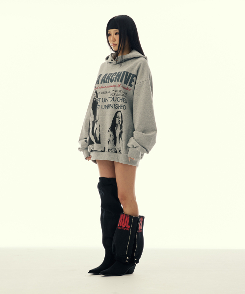 GILAARCHIVE(ギラアーカイブ)の「TWICE GIRL OVER SIZE HOODED_GREY(パーカー・レディース・その他・LARGE/MEDIUM)」の3枚目の写真