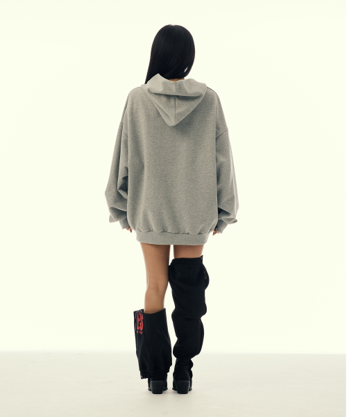GILAARCHIVE(ギラアーカイブ)の「TWICE GIRL OVER SIZE HOODED_GREY(パーカー・レディース・その他・LARGE/MEDIUM)」の4枚目の写真