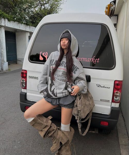 GILAARCHIVE(ギラアーカイブ)の「TWICE GIRL OVER SIZE HOODED_GREY(パーカー・レディース・その他・LARGE/MEDIUM)」の8枚目の写真