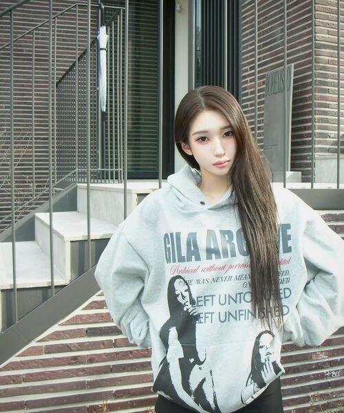 GILAARCHIVE(ギラアーカイブ)の「TWICE GIRL OVER SIZE HOODED_GREY(パーカー・レディース・その他・LARGE/MEDIUM)」の10枚目の写真