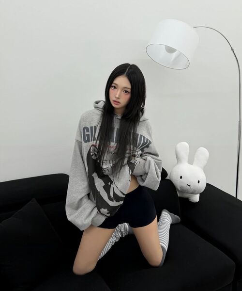 GILAARCHIVE(ギラアーカイブ)の「TWICE GIRL OVER SIZE HOODED_GREY(パーカー・レディース・その他・LARGE/MEDIUM)」の11枚目の写真