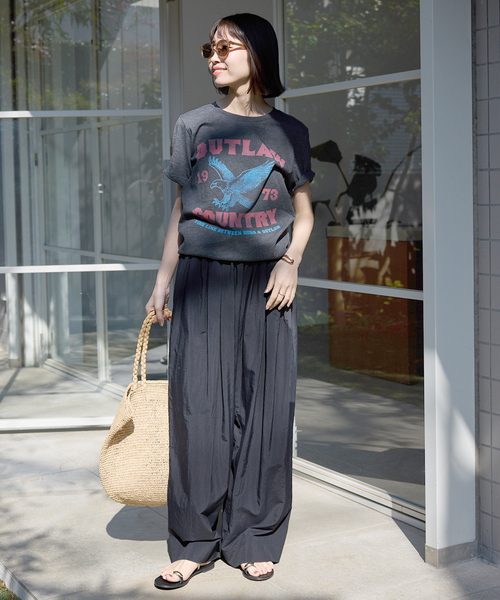 SLOBE IENA（スローブイエナ）の「《WEB限定/追加》撥水タフタタックギャザーイージーパンツ（その他パンツ・レディース・ブラック/アイボリー/サックスブルー・36/38）」の4枚目の写真