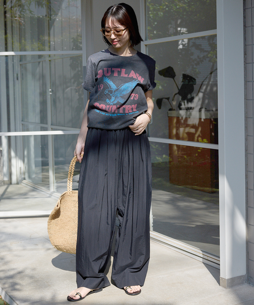 SLOBE IENA（スローブイエナ）の「《WEB限定/追加》撥水タフタタックギャザーイージーパンツ（その他パンツ・レディース・ブラック/アイボリー/サックスブルー・36/38）」の5枚目の写真