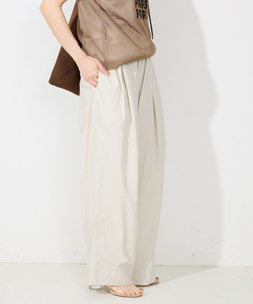 SLOBE IENA(スローブイエナ)の「《WEB限定/追加》撥水タフタタックギャザーイージーパンツ(その他パンツ・レディース・ブラック/アイボリー/サックスブルー・36/38)」の5枚目の写真