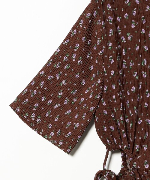 Ray BEAMS（レイビームス）の「フラワー プリント カットアウト ワンピース（ワンピース・レディース・ダークブラウン/ブラック・ONE SIZE）」の5枚目の写真