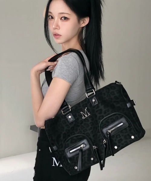 【日本未発売/WEB限定】MUCENT(ムセント)/A4サイズ収納可 大容量 レオパード メタルロゴ ショルダーバッグ/ROZAN LEOPARD METAL LOGO SHOULDER BAG