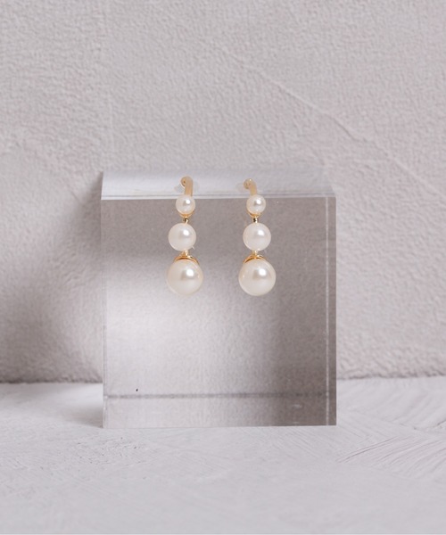 Peony（ピオニー）の「【Peony/ピオニー】ラインパールフープデザインピアス（ピアス（両耳用）・レディース・シルバー/ゴールド・FREE）」の4枚目の写真