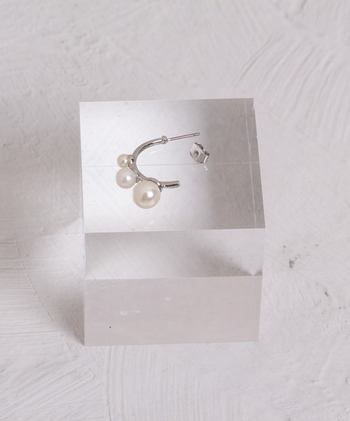 Peony（ピオニー）の「【Peony/ピオニー】ラインパールフープデザインピアス（ピアス（両耳用）・レディース・シルバー/ゴールド・FREE）」の7枚目の写真