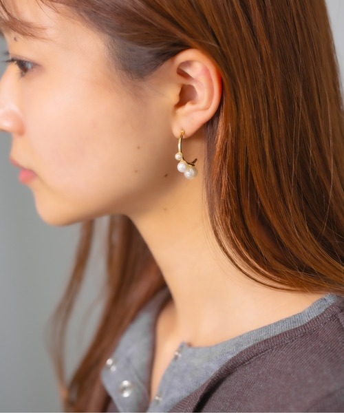 Peony（ピオニー）の「【Peony/ピオニー】ラインパールフープデザインピアス（ピアス（両耳用）・レディース・シルバー/ゴールド・FREE）」の10枚目の写真