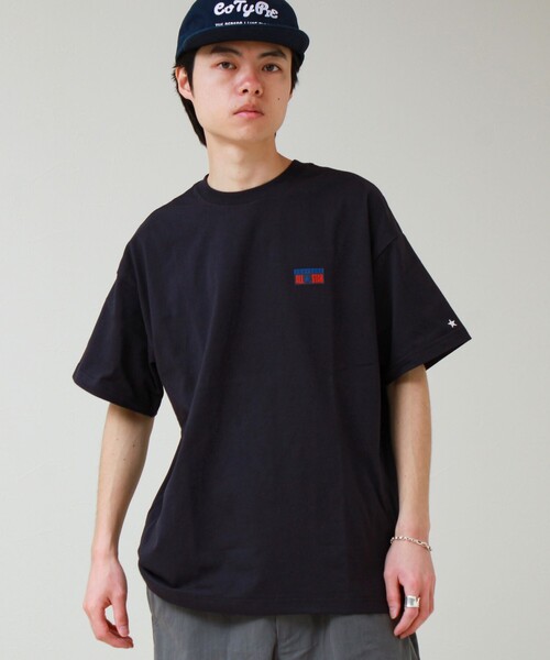 CONVERSE(コンバース)の「【CONVERSE】プレートロゴ 半袖Tシャツ(Tシャツ/カットソー・メンズ・アイボリー/ネイビー/ホワイト/ブラック・L/M)」の4枚目の写真