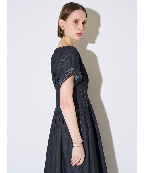 ELENDEEK（エレンディーク）の「ウエストタックワンピース（ワンピース・レディース・ベージュ/インディゴブルー・02/01）」の21枚目の写真