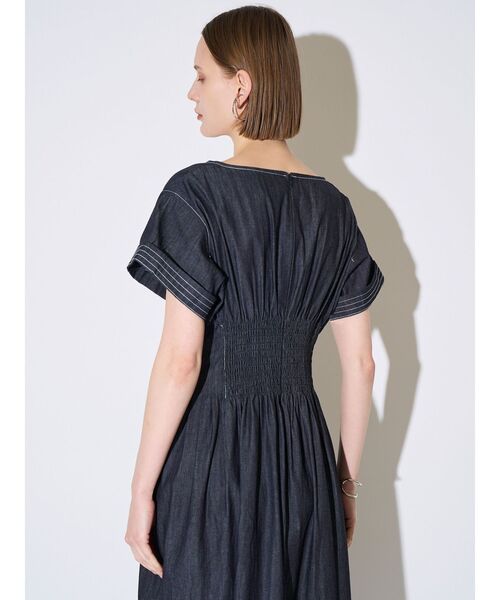 ELENDEEK（エレンディーク）の「ウエストタックワンピース（ワンピース・レディース・ベージュ/インディゴブルー・02/01）」の22枚目の写真