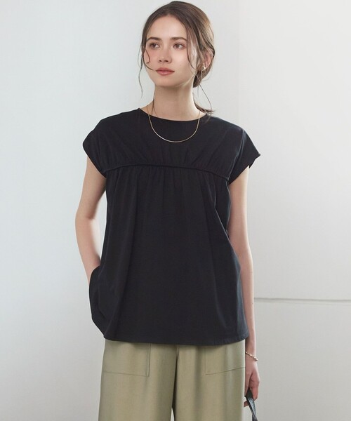 23区 L（ニジュウサンクオオキイサイズ）の「シャーリングデザイン シャーリングデザイン 2WAY カットソー（Tシャツ/カットソー・レディース・アイボリー系/ブラック系・44/46）」の2枚目の写真