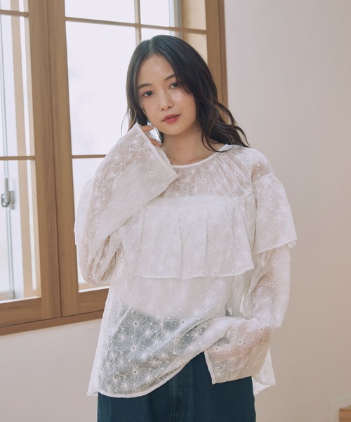 Alumu.(エルム)の「AM650304シアーレースフリルブラウス(シャツ/ブラウス・レディース・オフホワイト・FREE)」の4枚目の写真