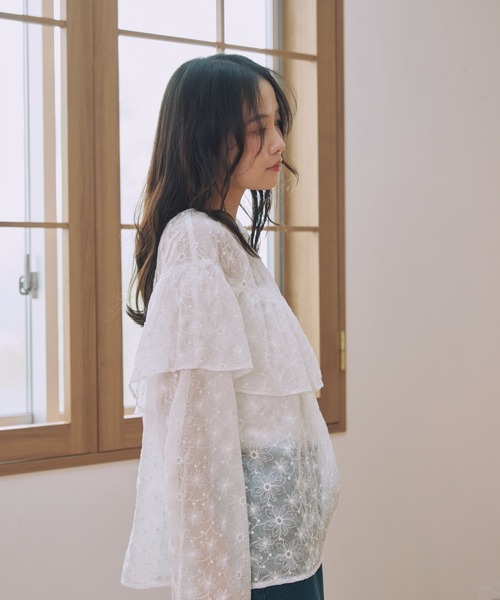 Alumu.(エルム)の「AM650304シアーレースフリルブラウス(シャツ/ブラウス・レディース・オフホワイト・FREE)」の6枚目の写真