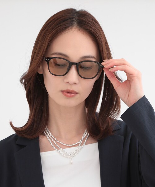 Reflect(リフレクト)の「【偏光/調光レンズ】ウェリントン型サングラス(サングラス・レディース・ブラック/ダークブラウン・00)」の4枚目の写真