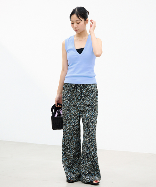 IENA(イエナ)の「FLORE FLORE/フローレフローレ DEWITANK タンクトップ(タンクトップ・レディース・チャコールグレー/ブラック/ブルー系その他・FREE)」の6枚目の写真