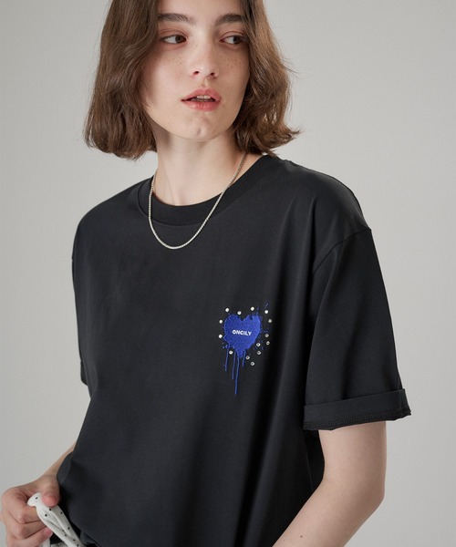 ONCILY（オンシェリー）の「FUNCTION HEART LOGO T-SHIRT / ファンクションハートロゴTシャツ（Tシャツ/カットソー・メンズ・ホワイト/ホワイト系その他/ブラック/ブラック系その他/ホワイト系その他2/ホワイト系その他3/ブラック系その他2/ブラック系その他3/ブラック系その他4/ブルー/イエロー/ピンク/ネイビー・SMALL/MEDIUM/LARGE）」の7枚目の写真