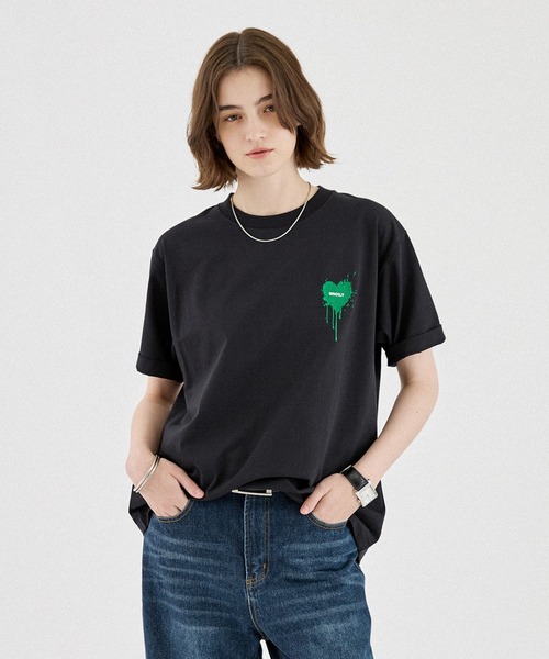 ONCILY（オンシェリー）の「FUNCTION HEART LOGO T-SHIRT / ファンクションハートロゴTシャツ（Tシャツ/カットソー・メンズ・ホワイト/ホワイト系その他/ブラック/ブラック系その他/ホワイト系その他2/ホワイト系その他3/ブラック系その他2/ブラック系その他3/ブラック系その他4/ブルー/イエロー/ピンク/ネイビー・SMALL/MEDIUM/LARGE）」の8枚目の写真
