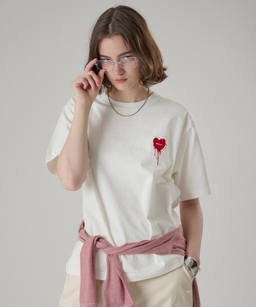 ONCILY（オンシェリー）の「FUNCTION HEART LOGO T-SHIRT / ファンクションハートロゴTシャツ（Tシャツ/カットソー・メンズ・ホワイト/ホワイト系その他/ブラック/ブラック系その他/ホワイト系その他2/ホワイト系その他3/ブラック系その他2/ブラック系その他3/ブラック系その他4/ブルー/イエロー/ピンク/ネイビー・SMALL/MEDIUM/LARGE）」の15枚目の写真