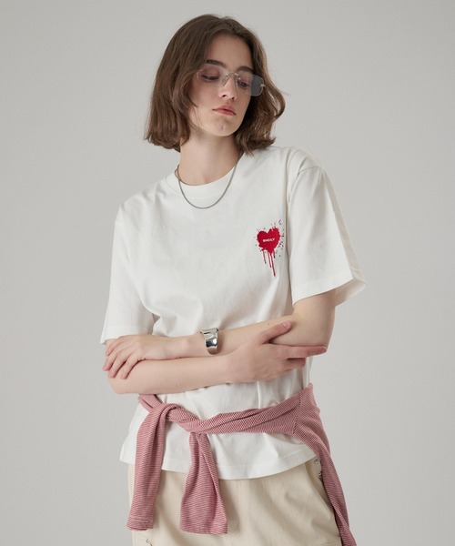 ONCILY（オンシェリー）の「FUNCTION HEART LOGO T-SHIRT / ファンクションハートロゴTシャツ（Tシャツ/カットソー・メンズ・ホワイト/ホワイト系その他/ブラック/ブラック系その他/ホワイト系その他2/ホワイト系その他3/ブラック系その他2/ブラック系その他3/ブラック系その他4/ブルー/イエロー/ピンク/ネイビー・SMALL/MEDIUM/LARGE）」の18枚目の写真