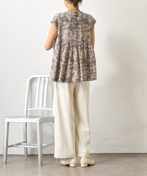 Jena espace merveilleux(ジェナ エスパスメルヴェイユ)の「ピンタックノースリブラウス(シャツ/ブラウス・レディース・ネイビー/グレー/ブラック・FREE)」の14枚目の写真