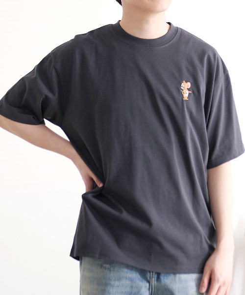 Tom&Jerry(トムアンドジェリー)の「『TOM&JERRY/トムアンドジェリー』うずくまりサガラTEE(Tシャツ/カットソー・レディース・スミクロ/オートミール/サックスブルー/オフホワイト・L/LL/M)」の3枚目の写真