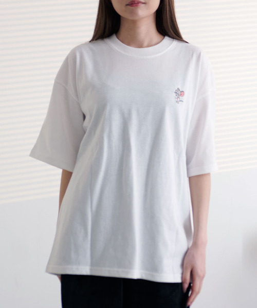 Tom&Jerry(トムアンドジェリー)の「『TOM&JERRY/トムアンドジェリー』うずくまりサガラTEE(Tシャツ/カットソー・レディース・スミクロ/オートミール/サックスブルー/オフホワイト・L/LL/M)」の5枚目の写真