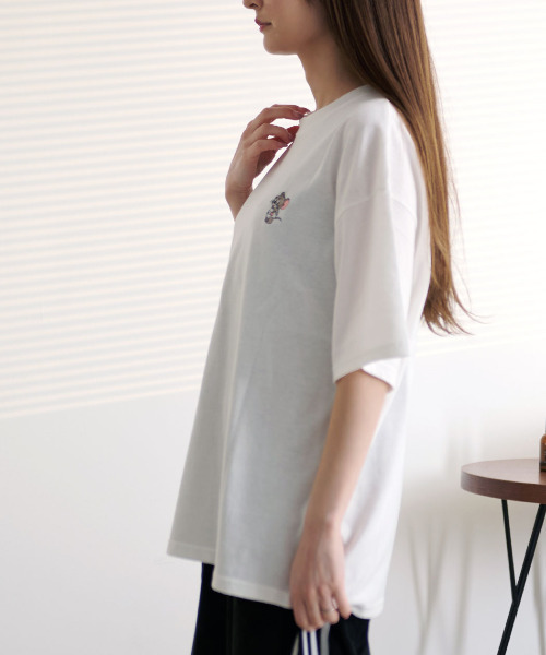 Tom&Jerry(トムアンドジェリー)の「『TOM&JERRY/トムアンドジェリー』うずくまりサガラTEE(Tシャツ/カットソー・レディース・スミクロ/オートミール/サックスブルー/オフホワイト・L/LL/M)」の7枚目の写真