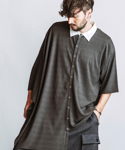 NO ID.(ノーアイディ)の「【NO ID.】Asymmetry Poncho Cardigan / アシンメトリー ポンチョ カーディガン(ポンチョ・メンズ・グレー/その他23/ブラック・ONE SIZE)」の3枚目の写真