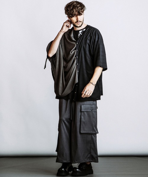 NO ID.(ノーアイディ)の「【NO ID.】Asymmetry Poncho Cardigan / アシンメトリー ポンチョ カーディガン(ポンチョ・メンズ・グレー/その他23/ブラック・ONE SIZE)」の15枚目の写真