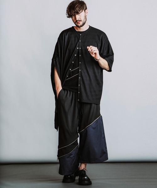 NO ID.(ノーアイディ)の「【NO ID.】Asymmetry Poncho Cardigan / アシンメトリー ポンチョ カーディガン(ポンチョ・メンズ・グレー/その他23/ブラック・ONE SIZE)」の7枚目の写真