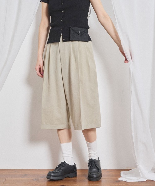 fig London(フィグロンドン)の「3tuck half pants(スラックス・レディース・ベージュ/ブラック・FREE)」の1枚目の写真