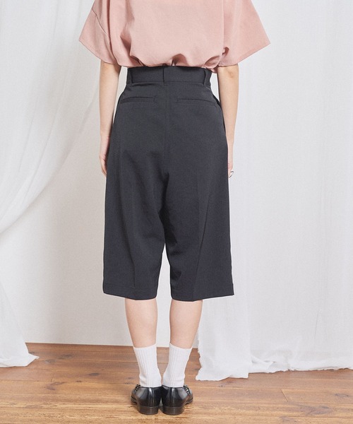 fig London(フィグロンドン)の「3tuck half pants(スラックス・レディース・ベージュ/ブラック・FREE)」の18枚目の写真